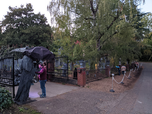 Tourist Attraction «Davis Graveyard», reviews and photos, 8703 SE 43rd Ave, Milwaukie, OR 97222, USA