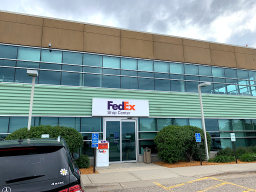 Shipping and Mailing Service «FedEx Ship Center», reviews and photos, 2825 Cargo Rd, Minneapolis, MN 55450, USA
