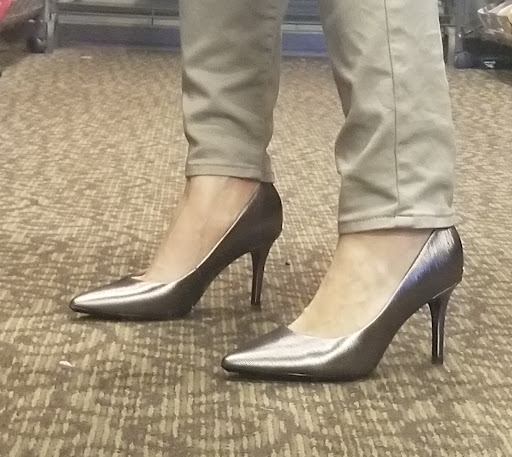 Shoe Store «DSW Designer Shoe Warehouse», reviews and photos, 100 W Higgins Rd, South Barrington, IL 60010, USA