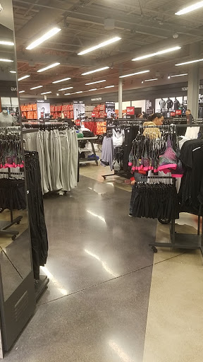Clothing Store «Nike Factory Store», reviews and photos, 1101 Outlet Collection Way, Auburn, WA 98001, USA
