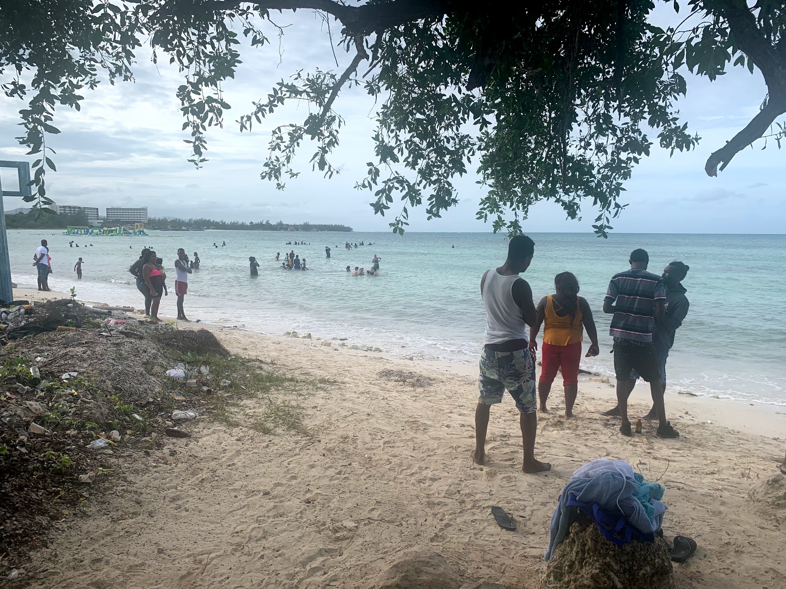 Foto van Burwood beach en de nederzetting