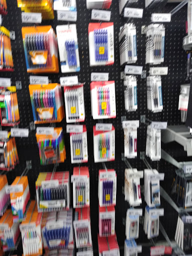 Office Supply Store «Staples», reviews and photos, 17410 Mack Ave, Grosse Pointe, MI 48230, USA