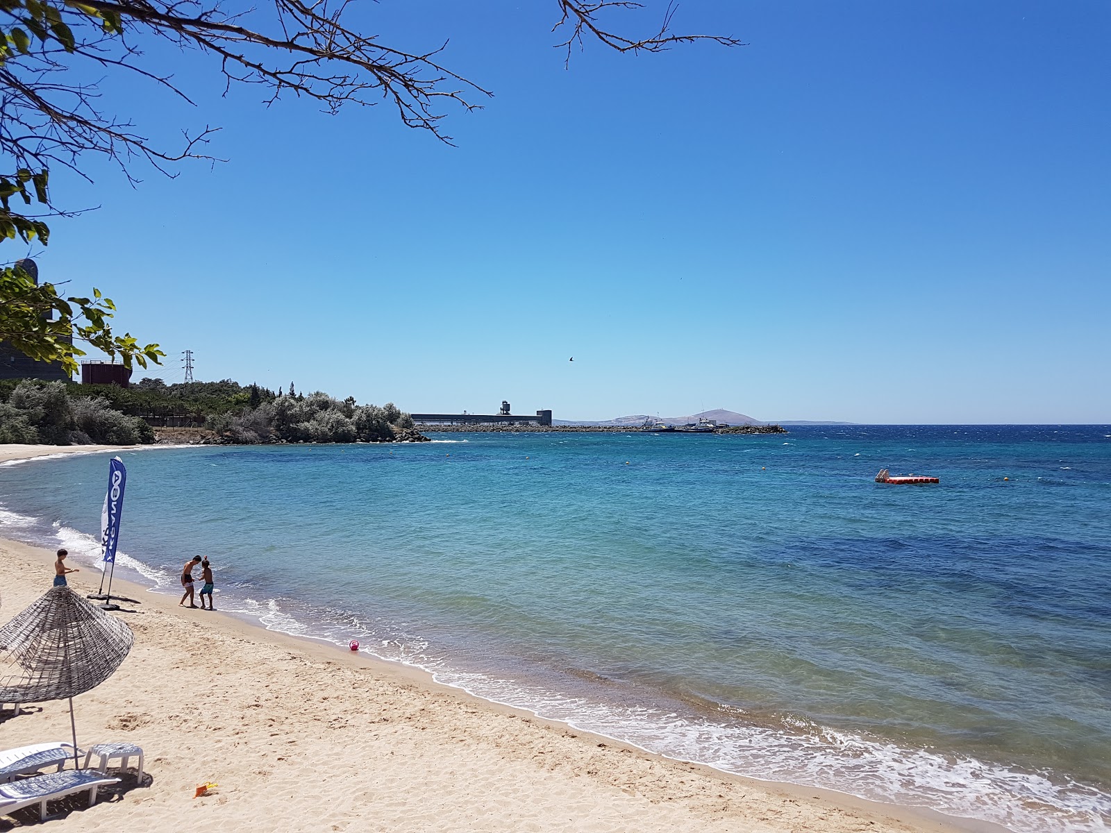 Foto de Kumburun beach con arena brillante superficie