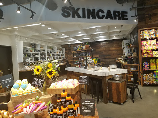 Cosmetics Store «Lush Cosmetics», reviews and photos, 7014 E Camelback Rd, Scottsdale, AZ 85251, USA