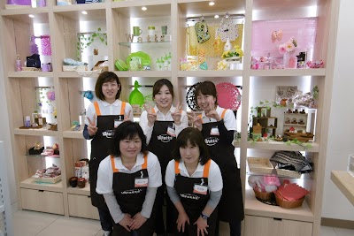 ワッツ えきマチ1丁目姪浜店