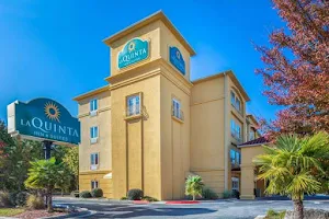 La Quinta Inn & Suites by Wyndham Atlanta-Union City image