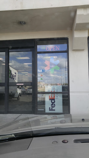 Print Shop «FedEx Office Print & Ship Center», reviews and photos, 7701 E Kellogg Dr, Wichita, KS 67207, USA