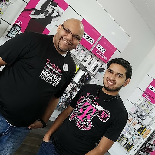 Cell Phone Store «T-Mobile», reviews and photos, 8265 W Sunrise Blvd, Plantation, FL 33322, USA