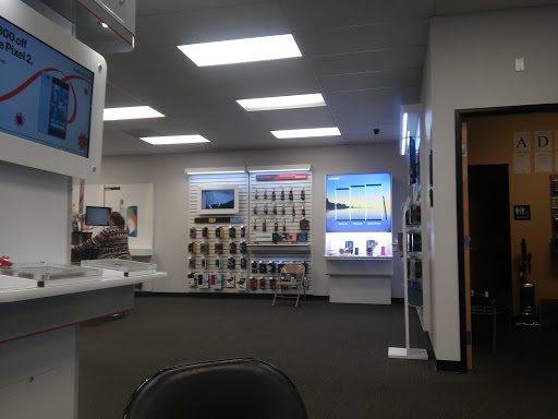 Cell Phone Store «GoWireless Verizon Authorized Retailer», reviews and photos, 106 N 20th Ave, Cornelius, OR 97113, USA