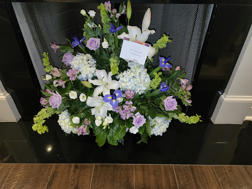 Florist «Burke Florist at University Mall», reviews and photos, 10667 Braddock Rd, Fairfax, VA 22032, USA