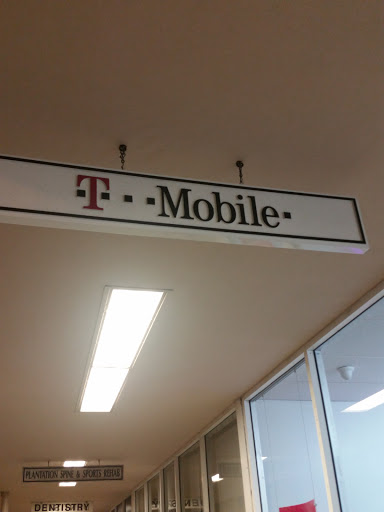 Cell Phone Store «T-Mobile», reviews and photos, 8265 W Sunrise Blvd, Plantation, FL 33322, USA