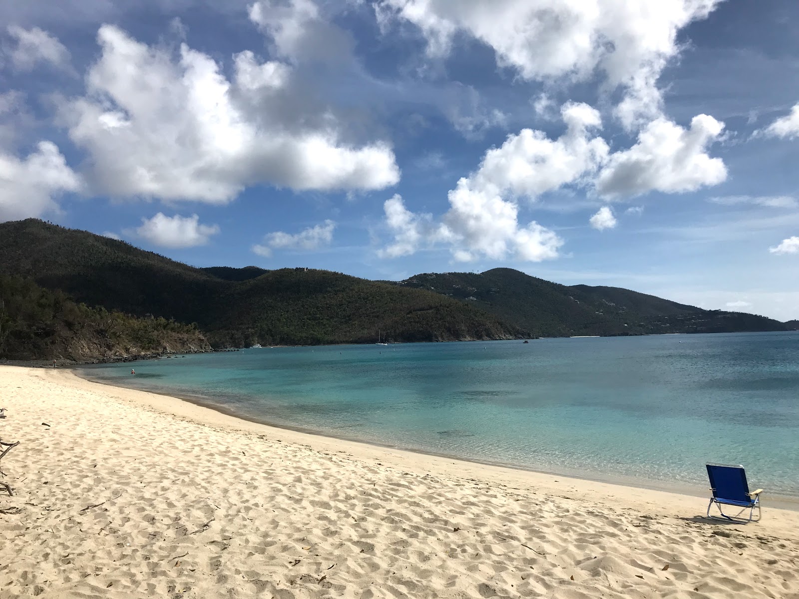 Foto af Francis Bay beach med høj niveau af renlighed