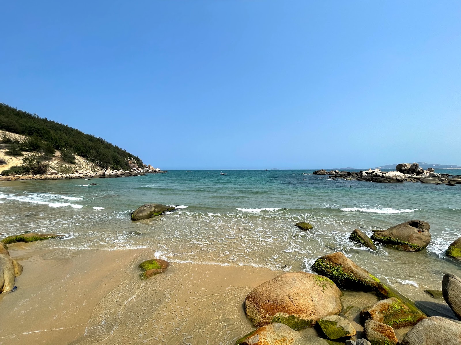 Trung Luong Mini Beach的照片 带有碧绿色纯水表面