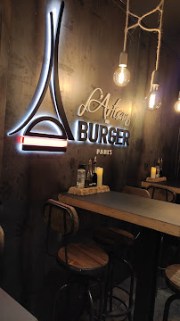 Atmosphère du Restaurant de hamburgers L'Artisan du Burger à Paris - n°9