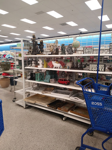 Clothing Store «Ross Dress for Less», reviews and photos, 3124 N Dinuba Blvd, Visalia, CA 93291, USA