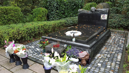 Teresa Teng Grave