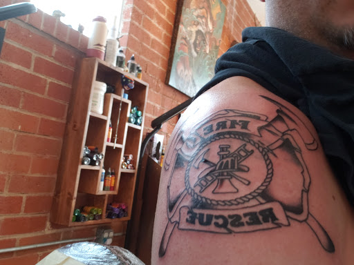 Tattoo Shop «Dire Wolf Tattoo and Fine Art», reviews and photos, 3041 Thousand Oaks Blvd, Thousand Oaks, CA 91362, USA