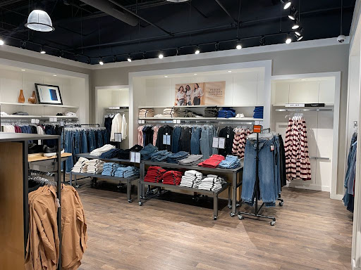 Shopping Mall «Jersey Shore Premium Outlets», reviews and photos, 1 Premium Outlet Blvd, Tinton Falls, NJ 07753, USA