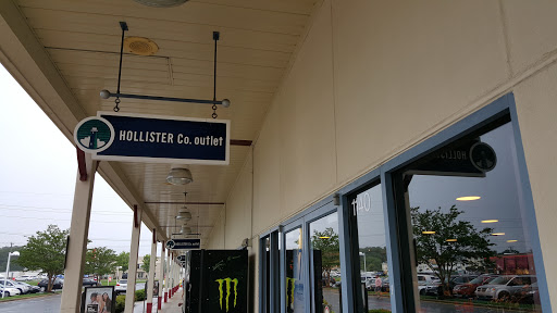 Clothing Store «Hollister Co. Outlet», reviews and photos, 36508 Seaside Outlet Dr, Rehoboth Beach, DE 19971, USA