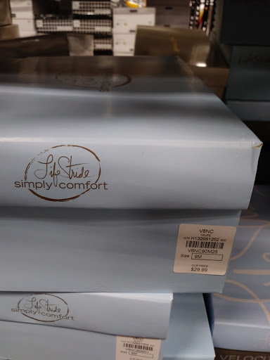 Clothing Store «K&G Fashion Superstore», reviews and photos, 667 S Cockrell Hill Rd, Duncanville, TX 75116, USA