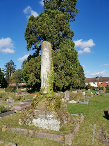 Comments and reviews of Royal Wootton Bassett Cemetery