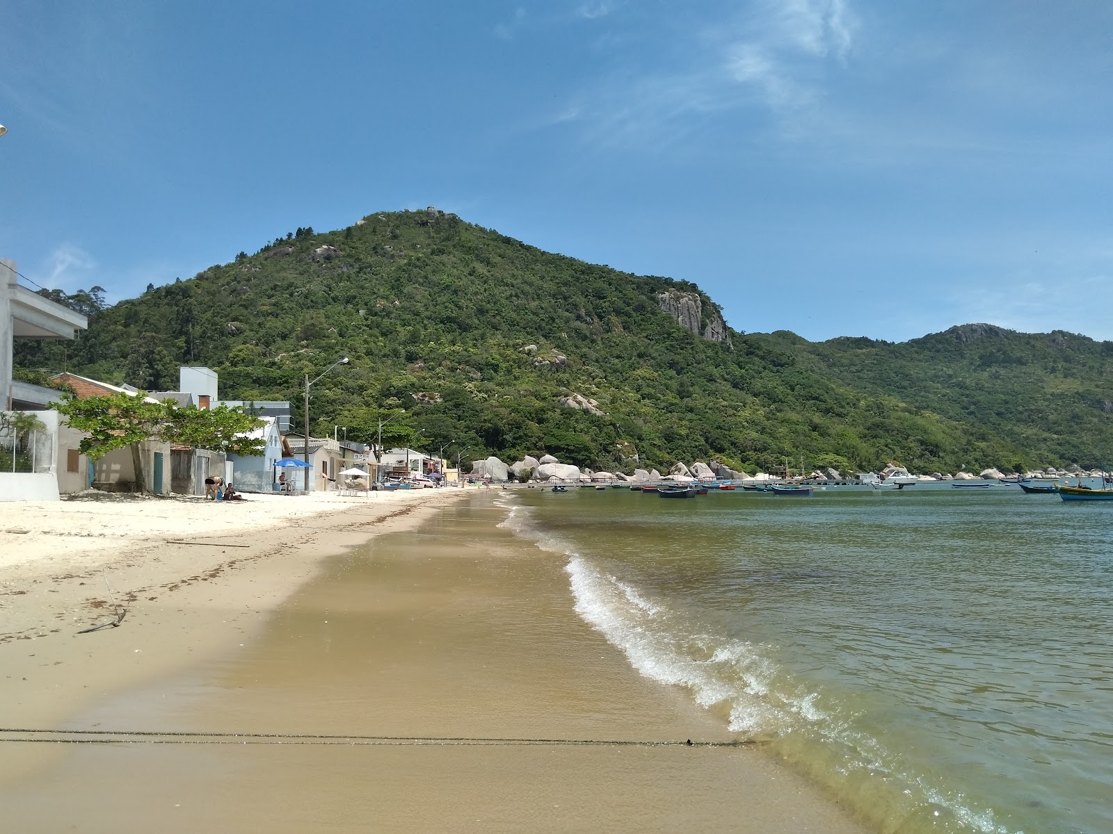 Foto de Praia do Canto Grande com alto nível de limpeza