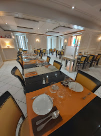 Atmosphère du Restaurant Le Vieux Porche à Seyches - n°12