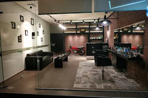 Πλούταρχος - Barber Shop image