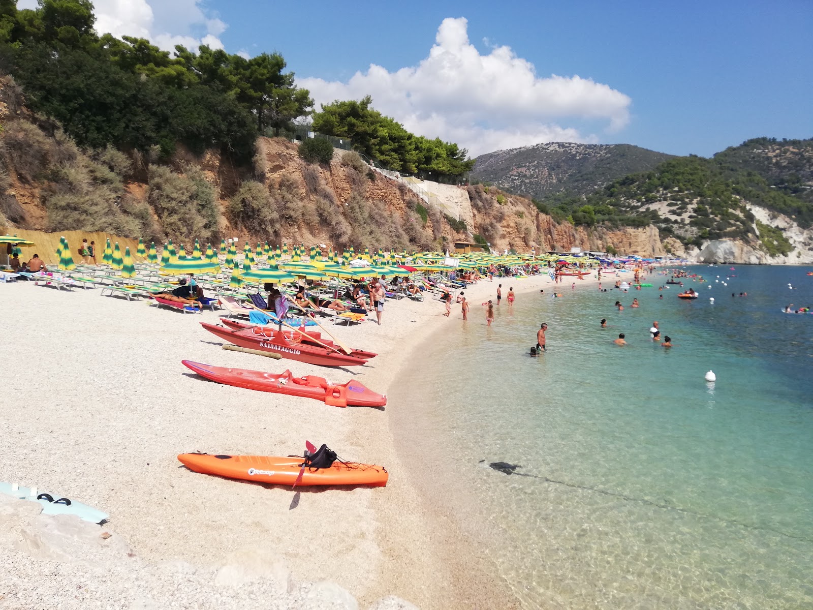 Spiaggia di Mattinatella'in fotoğrafı geniş plaj ile birlikte