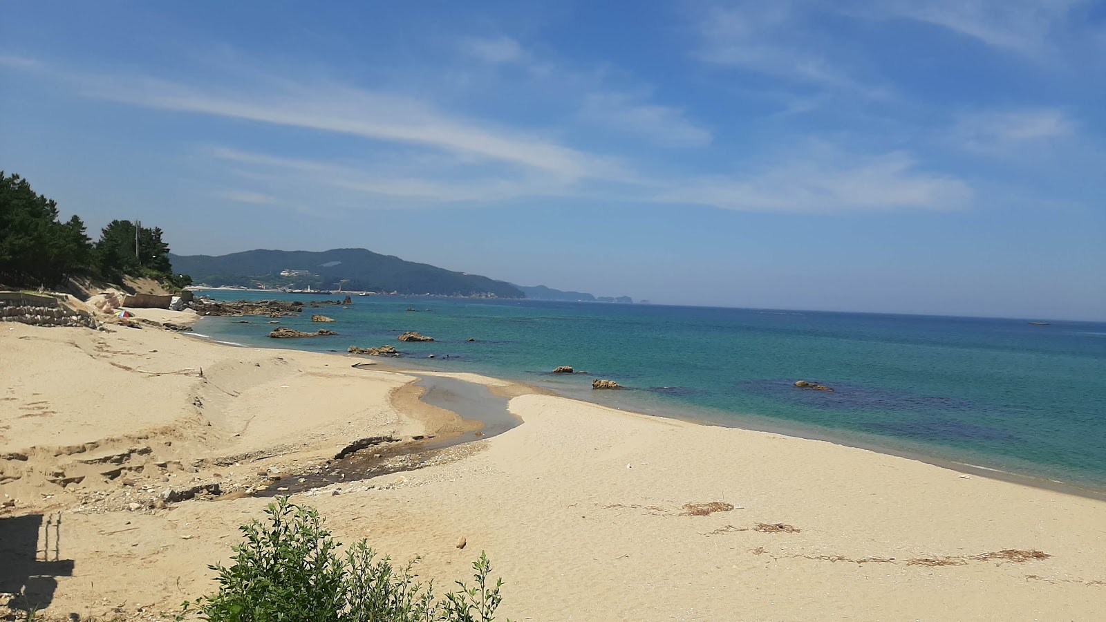 Foto van Munam Beach met ruim strand