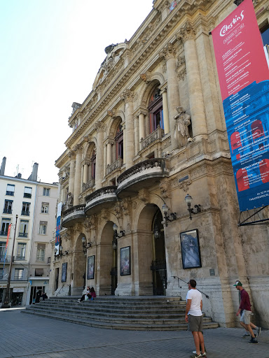 Suitcase shops in Lyon