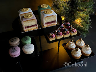 Cake 5 Exclusive Cakes & Macarons (Bruidstaarten & 3D-Taarten)