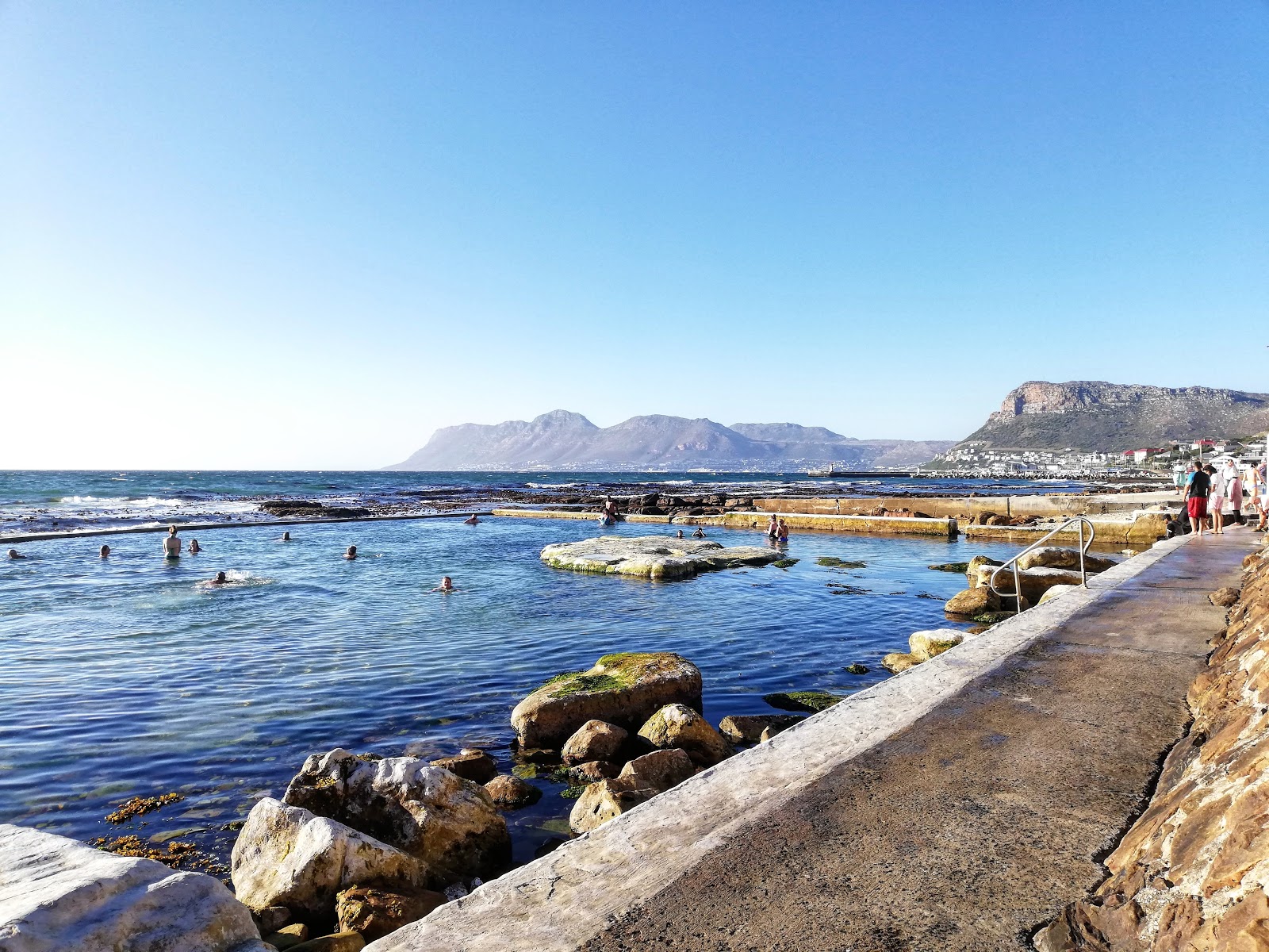 Foto av Dalebrook Tidal Pool med en rak kustlinje