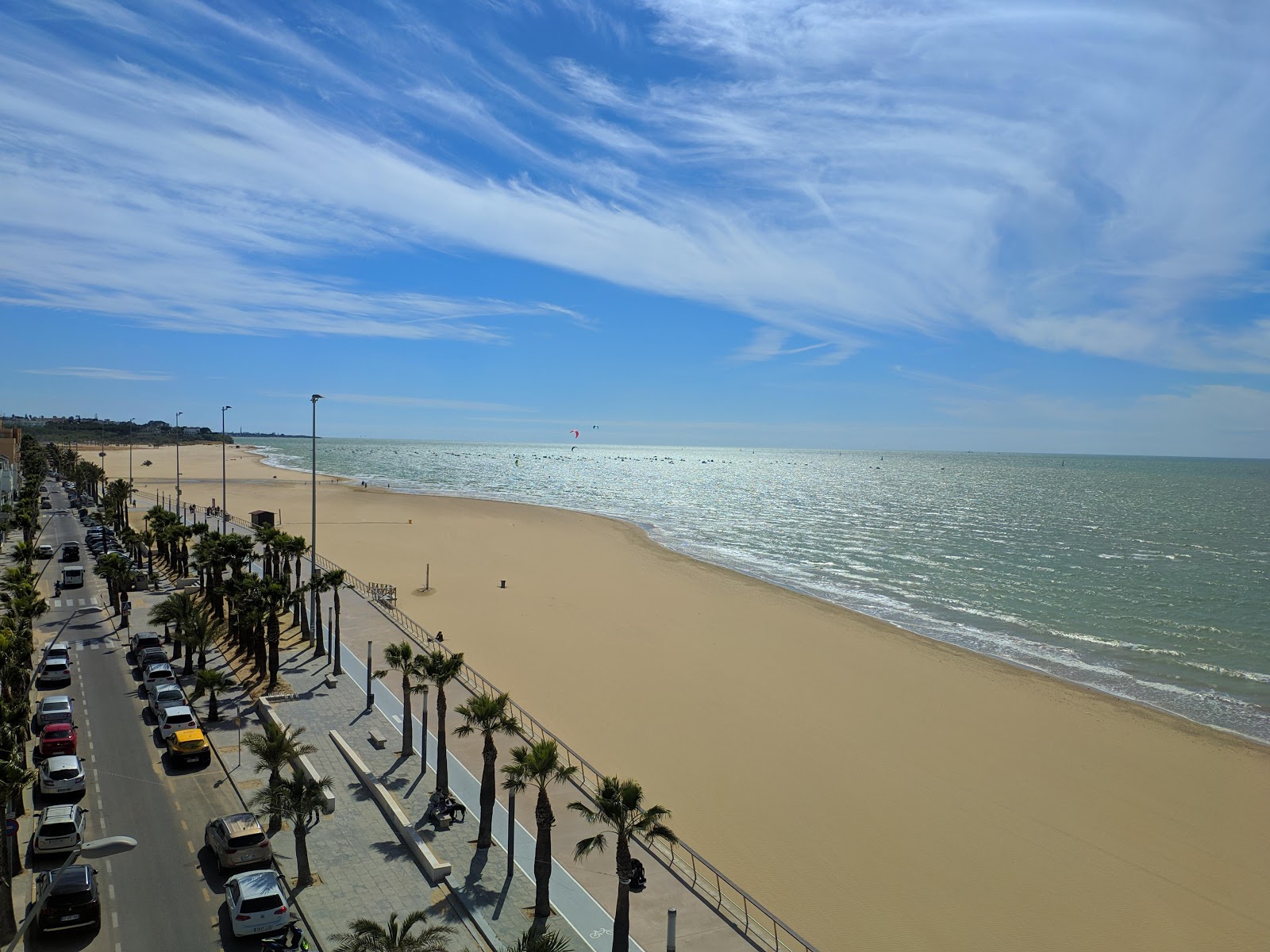 Φωτογραφία του Sanlucar de Barrameda με φωτεινή άμμος επιφάνεια
