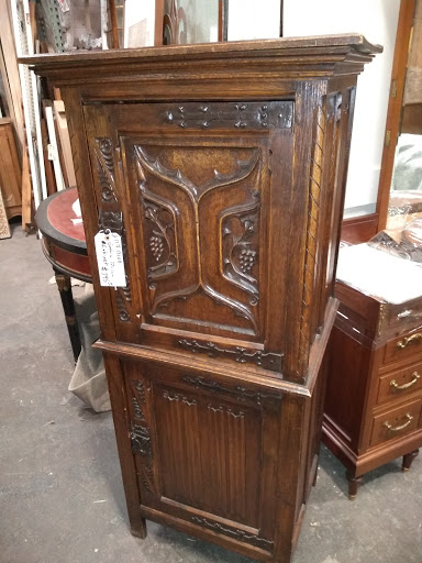 Antique Furniture Store «Lots of Furniture Antiques Warehouse», reviews and photos, 910 N Riverfront Blvd, Dallas, TX 75207, USA