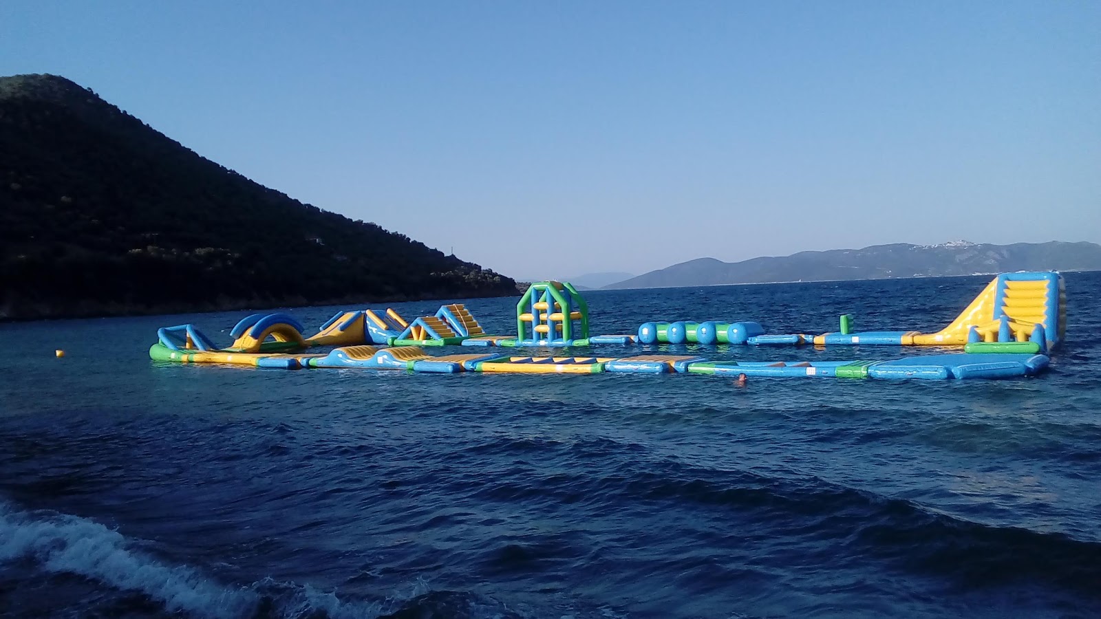 Lefki beach'in fotoğrafı ve yerleşim