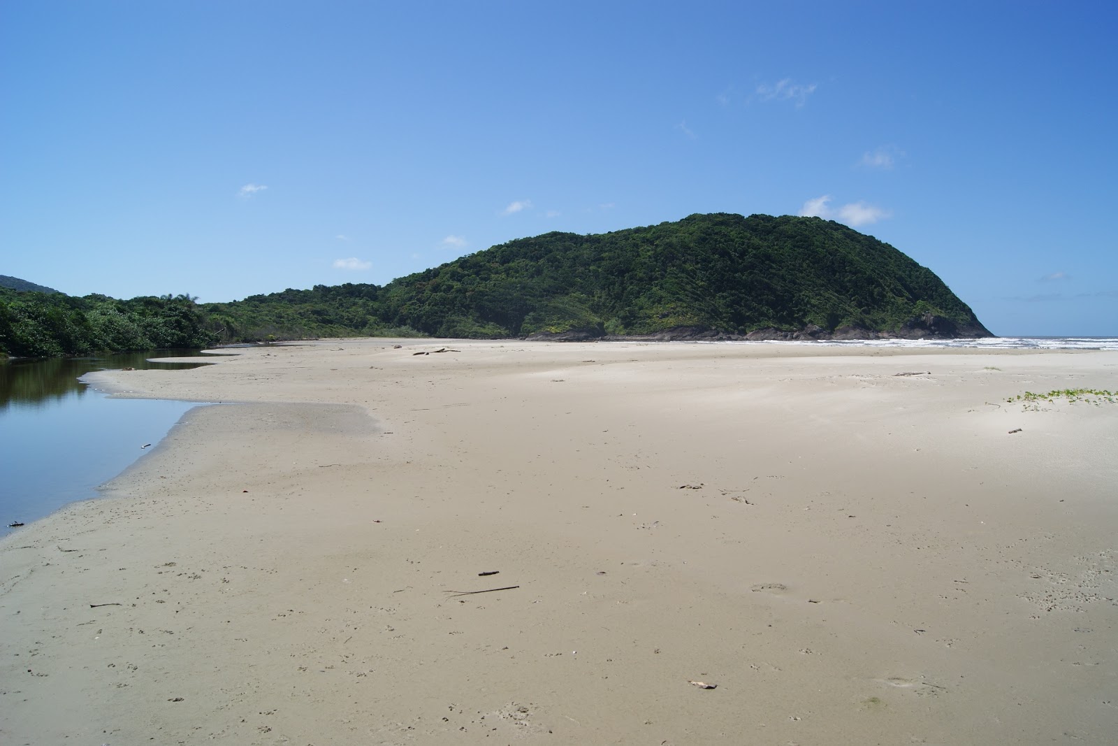 Foto de Praia de Juquiazinho localizado em área natural