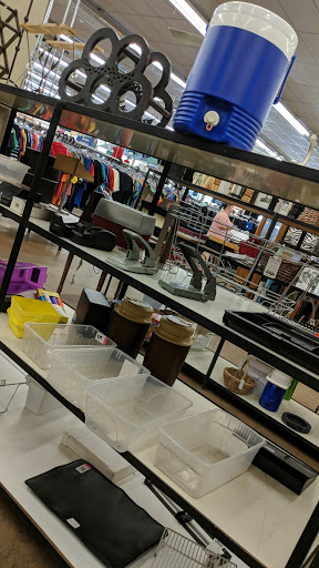 Thrift Store «Thrift Town», reviews and photos, 6328 Fair Oaks Blvd, Carmichael, CA 95608, USA