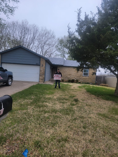 Roofing Contractor «Truett Roofing», reviews and photos, 210 S Pattie St, Wichita, KS 67211, USA