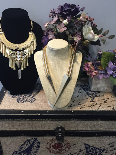 Boutique «Red Boutique», reviews and photos, 400 Ernest W. Barrett Pkwy, Kennesaw, GA 30144, USA