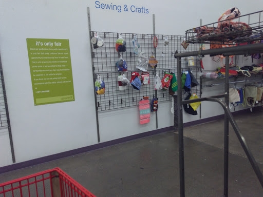 Thrift Store «7th St & Union Hills Goodwill Retail Store & Donation Center», reviews and photos, 710 E Union Hills Dr, Phoenix, AZ 85024, USA