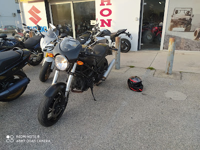 Moto GP Agent SUZUKI à La Penne-sur-Huveaune