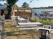 Atmosphère du Bar-restaurant à huîtres Les Viviers du Logeo dégustation d'huitres naturels et vente a emporter à Sarzeau - n°2