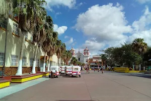 Parque Charis image