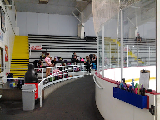 Ice Skating Rink «Franklin Park Ice Arena», reviews and photos, 9711 Waveland Ave, Franklin Park, IL 60131, USA
