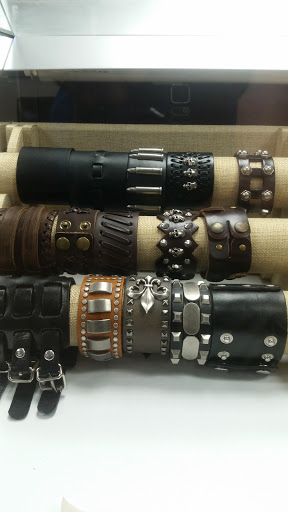 Tattoo Shop «Island Ink Tattoo», reviews and photos, 1215 Miracle Strip Pkwy SE, Fort Walton Beach, FL 32548, USA