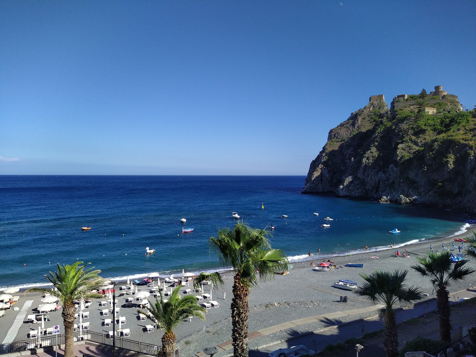 Zdjęcie Sant'Alessio Siculo Beach z powierzchnią szary piasek i kamyczki