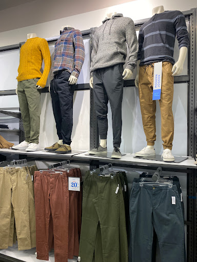 Clothing Store «Old Navy», reviews and photos, 485 River Rd, Edgewater, NJ 07020, USA