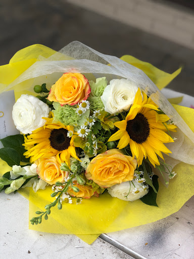 Florist «Country Cousins Flower shop», reviews and photos, 841 E Whittier Blvd, La Habra, CA 90631, USA