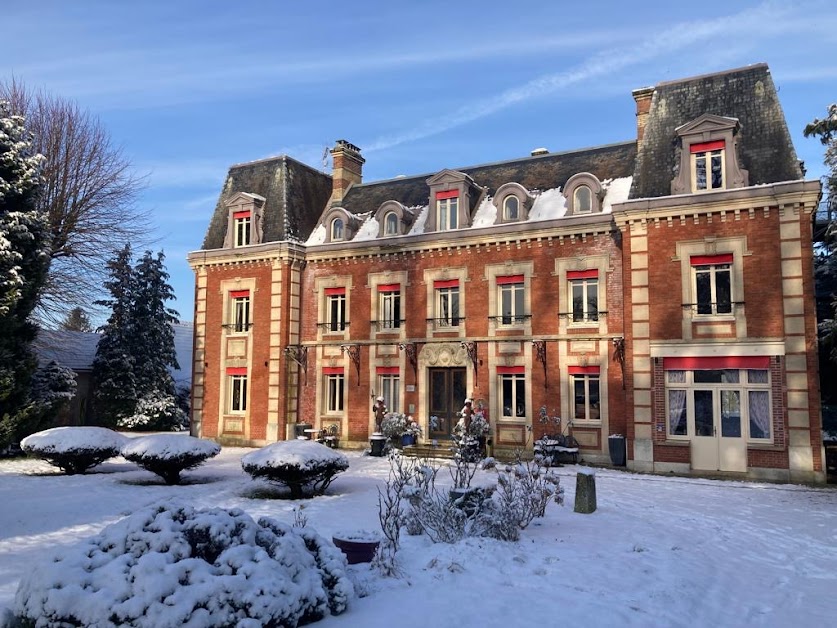 Logis Hôtel Château Corneille à Le Val-d'Hazey